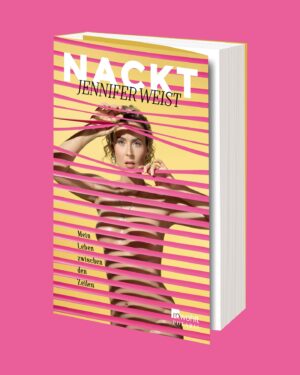 Jennifer Weist Instagram - Als ich 2020 die Anfrage eines Verlags bekam, ein Buch über mein bisheriges Leben zu schreiben, fühlte ich mich unglaublich geehrt und sagte zu, ohne zu wissen, wie sehr dieses Projekt mich in den nächsten Jahre herausfordern würde. 
Ein komplettes Jahr, sechs Tage die Woche, habe ich von morgens bis abends nichts anderes getan, als an diesem Buch zu schreiben. Obwohl ich mich zuvor noch nie in kreativem Schreiben versucht habe. Deshalb bin ich besonders stolz darauf sagen zu können, dass jedes Wort in diesem Buch aus meiner Feder stammt. 
Dieses Buch zu schreiben hat mir alles abverlangt. Manchmal war es so anstrengend und belastend, dass sich alles in mir dagegen sträubte, weiterzumachen. Gleichzeitig war es die befreiendste und heilsamste Erfahrung, die ich jemals machen durfte.
In „NACKT - Mein Leben zwischen den Zeilen“ erzähle ich von meiner Kindheit in Mecklenburg-Vorpommern, zwischen Strandpromenade und Plattenbau. Ich erzähle vom Aufwachsen ohne Vater, von Drogenerfahrungen und sexualisierter Gewalt. Untrennbar von meinem Leben geht es natürlich auch um die Bandgeschichte von Jennifer Rostock, es geht um Machtmissbrauch und Sexismus in der Musikindustrie, aber auch um Rebellion und Widerstand.
Mit diesem Buch ziehe ich emotional blank. Bei den 13 Songs auf meinem ersten Soloalbum „NACKT“ konnte ich mich und mein Leben noch zwischen den Zeilen meiner Texte verstecken, mit den 13 Kapiteln dieses Buches ändert sich das: Ich mache mich vollkommen nackt. 
Ab jetzt könnt ihr mein Buch vorbestellen. Und ich würde mich über nichts mehr freuen, als das! 
„NACKT - mein Leben zwischen den Zeilen“ gibt es ab sofort in meinem Shop und natürlich überall, wo es Bücher gibt! Wenn ihr in meinem Shop bestellt, habt ihr die Möglichkeit es im Bundle mit Shirt oder Lesezeichen und von mir signiert zu bestellen. 
Ich freu mich soooooo sehr, das könnt ihr euch gar nicht vorstellen ❤️❤️❤️