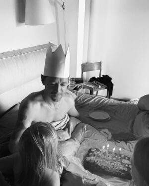 Jenny Skavlan Instagram - Gratulerer med dagen til det lureste og diggeste valget jeg har tatt, bortsett fra å låne hårbøylen til 5-åringen min. @fingern ❤️