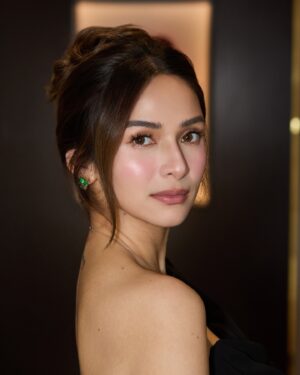 Jennylyn Mercado Instagram - Blending into the night... 🖤✨🌙

Thank you so much:
Make-up: @antheabueno
Hair: @jayaquino_
Designer: @jotlosa 
Styling: @ajalberto @iancovinarao
Nails & Lashes: @dylnstylelounge
Jewelry: @markymendoza @marcellinvs.angelo 
Photos: @_kennethtangonan