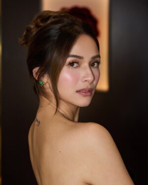 Jennylyn Mercado Instagram - Blending into the night... 🖤✨🌙

Thank you so much:
Make-up: @antheabueno
Hair: @jayaquino_
Designer: @jotlosa 
Styling: @ajalberto @iancovinarao
Nails & Lashes: @dylnstylelounge
Jewelry: @markymendoza @marcellinvs.angelo 
Photos: @_kennethtangonan