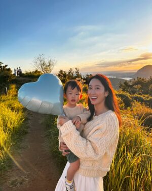 Jeon Hye-bin Instagram - Close to you🎈🩵