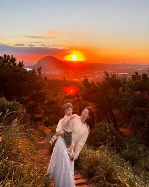 Jeon Hye-bin Instagram - Close to you🎈🩵