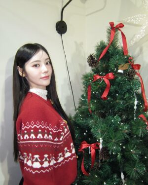 Jeong Jin-sol Instagram - ❤️ Merry Christmas 🎅🏻🧑🏻‍🎄🤶🏻❤️