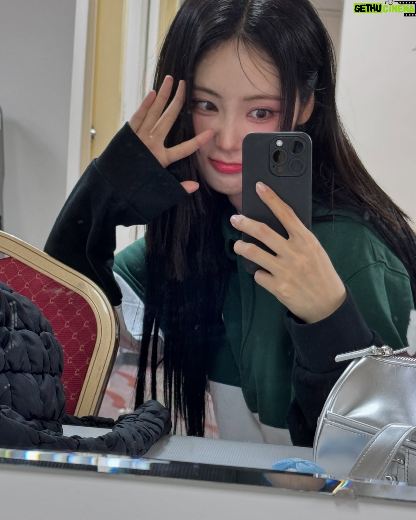 Jeong Jin-sol - 65.1K Likes - 4개월 동안의 월드투어가 끝이 났네요.
많은 OURII분들을 만날 수 있어서 너무나 특별했고,
소중한 추억이 됐어요 여러분들도 같은 맘이길!
와주신 모든 OURII분들께 다시 한번 감사드립니다 헤헤🤍
또, 함께 고생해주신 모든 아르르 팀에게도 박수!👏
마지막으로! 우리 아르르르르르 알랍뿡❛˓◞˂̵ 🩷
고생하셨습니다! 최 최 최종! ✈️💃🏻👼🏻
