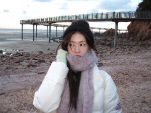 Jeong So-min Instagram - 🌈