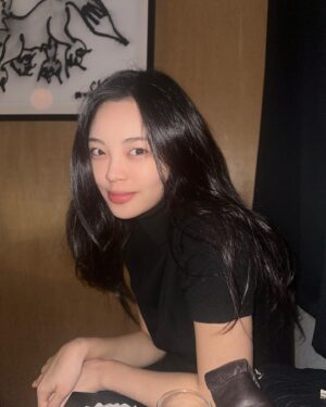 Jeong So-ri Instagram - 오랜만이라 부끄럽🫣
