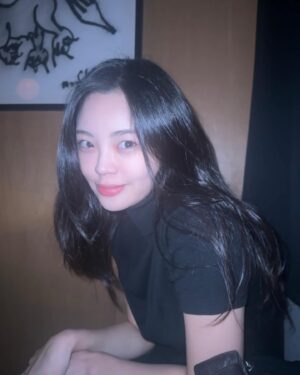 Jeong So-ri Instagram - 오랜만이라 부끄럽🫣