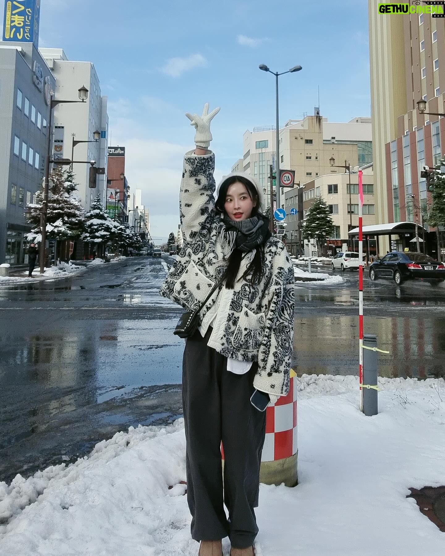 Jeong Yu-mi - 8.3K Likes - 메리메리크리스마스.🎄