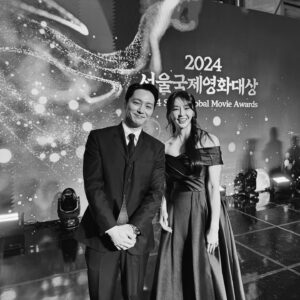 Jeong Yu-mi Instagram - 우씨왕후를 위해 힘써주신 모든 분들을 대표해 받았다고 생각합니다. 한결같은 자세로 열심히 하겠습니다.🙇🏻‍♀️
감사합니다.❤️
#우씨왕후 feat. #육룡이나르샤 🙈