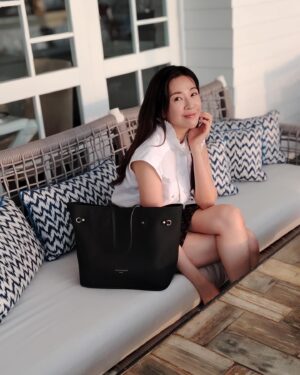 Jesseca Liu Instagram - date night：）
#mummysgirl 
#NeverfullInsideOut #LouisVuitton