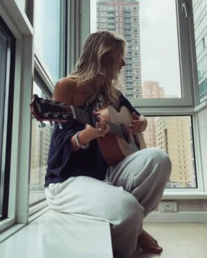 Jessica Belkin Instagram - 💌💌❤️‍🩹❤️‍🩹 swipe to find the interlude