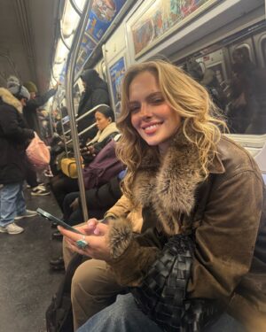Jessica Belkin Instagram - 💌💌❤️‍🩹❤️‍🩹 swipe to find the interlude