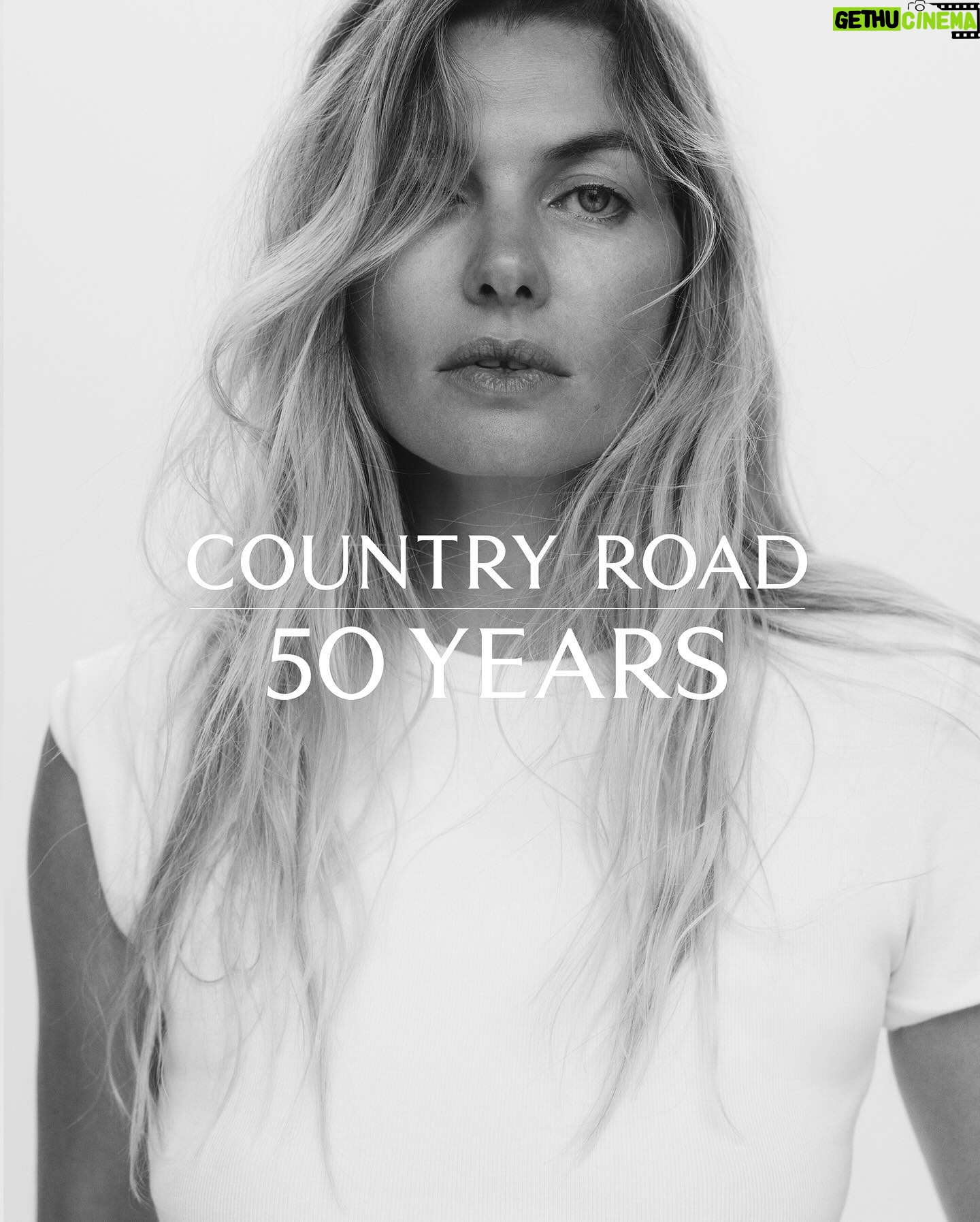 Jessica Hart - 17.5K Likes - This is a pinch me moment!!
This campaign came out a week ago and I was so proud and excited that I wanted to post it immediately. But, I’ve had such a hard time trying to find the right words to go with it, to express how deeply honoured I am that I’m (finally;) shooting for Country Road!! Something I can, hand over heart, say has been a bucket list, and bench mark job for me for as long as I’ve modeled!
Thank you to everyone involved in this shoot and to all that made it happen 🙏🏽 I’m so stoked…
Will be posting ALL the pics over the next few days 😝
Photographer: Daniel Goode @danielgoodephoto
Creative Director: Rupert Carr-Gregg @__rupert___
Art Director: @kristenhancock__
Styling: Sarah Seferis @sarahhsef
Hair: Joel Forman @joelforman
Makeup: Isabella Schmid @isabellaschimid
and Linda Jefferyes @lindajefferyesmakeup
Production: Nadia Cech @cechcech
@countryroad