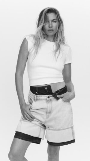 Jessica Hart Instagram - Perhaps, being cool isn’t about caring less…it’s about knowing what to care about. @jesshart breezy confidence and Aussie attitude come through at volume in this segment from our most recent CONVICTION podcast, where she shares her secret to staying afloat in the world of super-modeling. Watch the full episode 👉 link in bio. 

Photo by Dan Goode
#convictionpodcast #jesshart