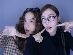 Jessica Jung Instagram - Welcome to the club @vousmevoyez 💕🤗😜👭🏻🎂🐶🎞️🎉