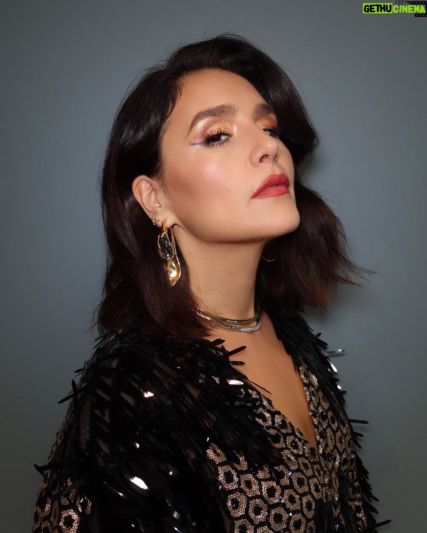 Jessie Ware - 14.9K Likes - Merry Christmas and Happy Hannukah! Logging off now but you can catch me on BBC1 ringing and singing in the new year with the gorgeous and talented @sophieellisbextor 🤍