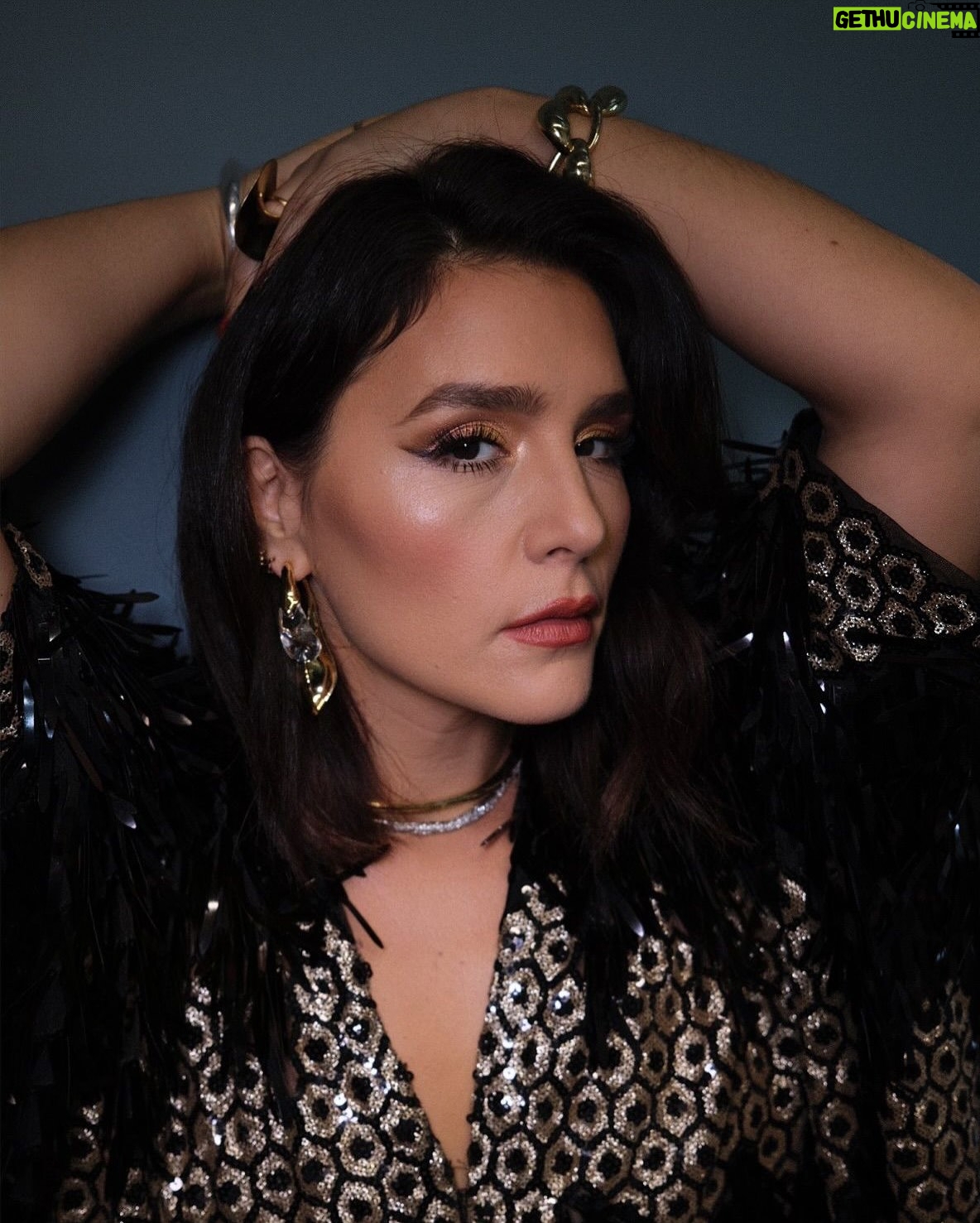 Jessie Ware - 14.9K Likes - Merry Christmas and Happy Hannukah! Logging off now but you can catch me on BBC1 ringing and singing in the new year with the gorgeous and talented @sophieellisbextor 🤍