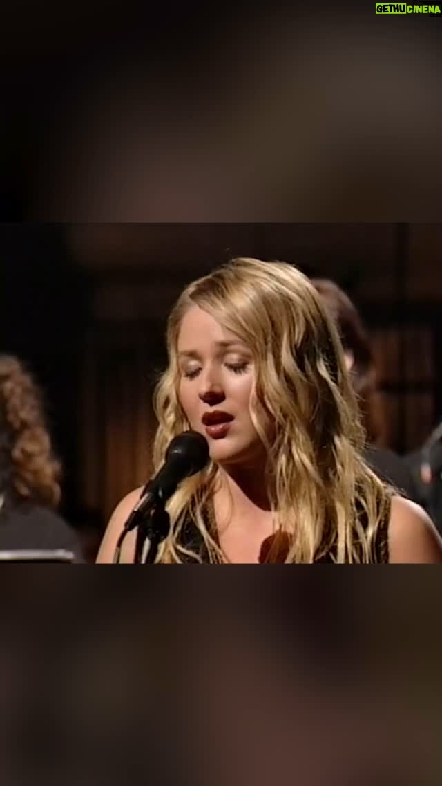 Jewel - 13.2K Likes - 5 days until Christmas! 🎄✨
Here’s a little throwback to my 1999 performance of “Oh Holy Night” on PBS’s Sessions at West 54th. The legendary Arif Mardin produced this album…he was a hero of mine, as he produced for Donny Hathaway, Streisand, Chaka Khan, and the Bee Gees. He was an absolute beast—a credible composer and arranger, and an incredible old-school gentleman. He was a house producer for Atlantic, my label at the time. Please look up his work, and in the meantime, go listen to Donny Hathaway sing “A Song For You”—it’s a masterpiece.