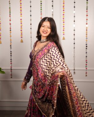 Jhanvi Bhatia Instagram - Somehow the fit is giving Leela 🫣💜

Fell in love w this and wore it the first day to Garba and def did get a lot of compliments 🥰✨
Would recco for Diwali too hehe 😉

Lehenga from @anita_thakkar_dressesonrent 
Styled by @ashgkz 

#lehenga #lehengacholi #garba #navratri #navratrioutfit #navratrispecial #lehengalove #diwali #diwalioutfit #explorepage #foryou #indianfashion #indianoutfitideas #jhanvibhatia