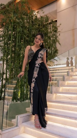 Jhanvi Bhatia Instagram - Check the caption for Lokhandwala shops you need to visit for Indian outfits for Diwali or Wedding Shopping😍✨

And what do you think would be my pick?🤭

Shop names:
1. Larenza 
2. Zofi Art Gallery
3. Charlotte
4. Meeta
5. Ashoka
6. Insha Creations
7. Karishma Art Gallery
8. Rani’s Collection
9. Bhagwaan collections
10. Suhana’s Design Studio 

And there’s moreeee! Revealing a detailed list in my broadcast 🤭

The black gown you see in the end of the video is the one I wore for Exhibit Awards and that was bought from one of the shops in Lokhandwala too!! Will reveal that shop details also in my broadcast “Ok Jhanu” make sure to join 🥰🥰🥰

AND STAY TUNED FOR MY FINAL FIT 🥹💖 P.S. I HAVE GIVEN IT TO BE CUSTOMISED 🙈

#diwalioutfit #diwalishopping #diwalioutfitideas #shopping #lokhandwala #lokhandwalamarket #andheri #mumbai #weddingshopping #indianwear #explorepage #foryou #jhanvibhatia