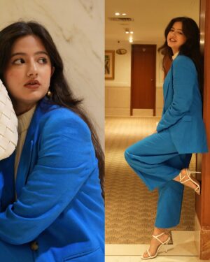 Jhanvi Bhatia Instagram - Winter Arc Workwear ready! 😌☃️🍂

Day 1 of @lakmefashionwk wearing @marksandspencerindia to see their show!💙

Got styled in the most apt ways to welcome workwear for the winters! What’s better than a pantsuit, carrying that bossy look in those padded shoulders & making a statement in the most subtle ways!?😍 
P.S. neutrals are good but kinda overdone? Let’s get back the colors especially in the dark winter-fall days 🍂

Whole outfit @marksandspencerindia 
Bag from @forevernew_india 
Heels from @zara 

#marksandspencer #bossbabe #pantsuit #blazer #statementfashion #blue #blueoutfit #workwear #workwearfashion #workwearstyle #officeoutfit #officefashion #outfitideas #outfitinspo #winterarc #personalstyling #jhanvibhatia