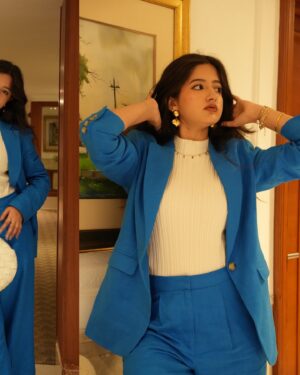 Jhanvi Bhatia Instagram - Winter Arc Workwear ready! 😌☃️🍂

Day 1 of @lakmefashionwk wearing @marksandspencerindia to see their show!💙

Got styled in the most apt ways to welcome workwear for the winters! What’s better than a pantsuit, carrying that bossy look in those padded shoulders & making a statement in the most subtle ways!?😍 
P.S. neutrals are good but kinda overdone? Let’s get back the colors especially in the dark winter-fall days 🍂

Whole outfit @marksandspencerindia 
Bag from @forevernew_india 
Heels from @zara 

#marksandspencer #bossbabe #pantsuit #blazer #statementfashion #blue #blueoutfit #workwear #workwearfashion #workwearstyle #officeoutfit #officefashion #outfitideas #outfitinspo #winterarc #personalstyling #jhanvibhatia