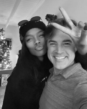 Jill Marie Jones Instagram - Good Morning 🌻🌻🌻 
Being completely transparent… yesterday was a bit rough for me… it being the first Christmas without my Mom. ♥️🕊

My Dear Friend and Tv Hubbie @thejasonpace called to check up on me and so kindly invited me to dinner at his home with his lovely family. 🤗🤗🤗🤗 

His beautiful 17 year old daughter @sweetsarahjp (the next Julia Child) cooked the entire meal and made pie… and it SLAPPED!!! 

I was also made aware that his sons (Jake and Dean) had never seen their father on Girlfriends… so I definitely had to change that! LOL!!! 
We watched a couple. 🤗 

Lots of Laughs. Lots of Love. 
#Girlfriends 4 EVA!!! 
#TONIandTODD 🤗♥️