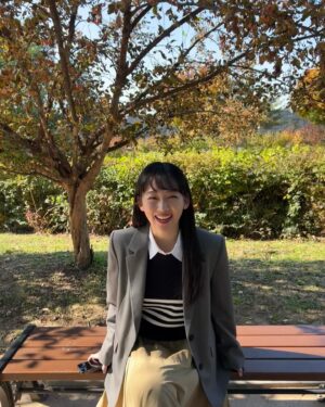 Jin Ki-joo Instagram - 난 선생이얌🧏🏻‍♀️