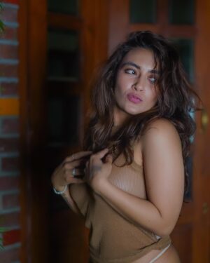Jinal Joshi Instagram - Saturday : Adulting can wait till Monday !
Life’s too short to be serious all the time, let’s embrace the chaos today 🌀
.
.
Photos by : @gaurav_gps
.
.
.
#jinaljj #saturday #weekend #vibe #love #portrait #photooftheday #picoftheday #photoshoot #artist #artistsoninstagram #modelmayhem #instagood #instadaily