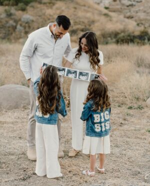 Jinger Vuolo Instagram - Grateful for the life of our little baby ☺️ Felicity & Evy Jo could not be more excited 🥹
•
•
📸: @moorelovephoto