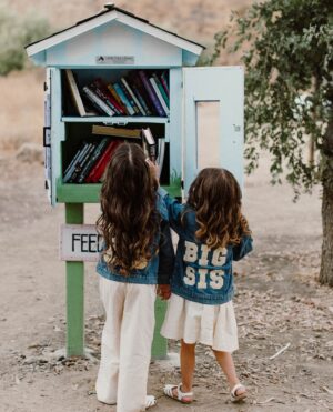 Jinger Vuolo Instagram - Grateful for the life of our little baby ☺️ Felicity & Evy Jo could not be more excited 🥹
•
•
📸: @moorelovephoto