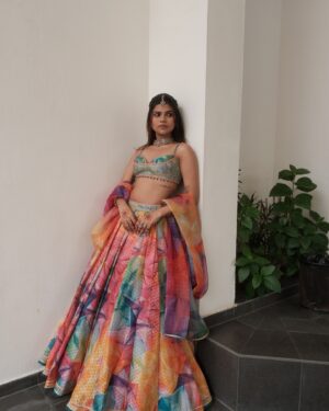 Jini Sundarraj Instagram - Look 1: Mehandi ❤️
.
.
After exploring countless options and diving into Google searches, my heart finally settled on this stunning piece from Cedar and Pine. It felt like something straight off a Pinterest board! Sakshi made it even more special with her incredible photography—I loved every single photo she captured and honestly couldn’t decide which one to share. From reel to real, I can always count on Teddy for my makeup. Thank you for this beautiful look! A big thank you to Murali for bringing our vision to life through the beautiful decor.
.
Outfit @cedaarandpine 
Pic @sakshi.ramakrishnan 
Makeup @teddy_palette_mua 
Decor @moon_light_events_1004 
Jewel @aaranyarentaljewellery