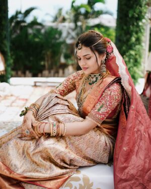 Jini Sundarraj Instagram - Outfit 3: MUHURTHAM ✨
.
.
And that’s how I became a Telugu ammayi forever, without even knowing the language... 8.11.2024 ❤️
.
.
@magicmomentsphotography.in