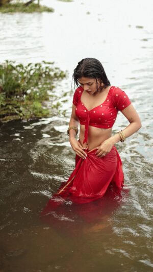 Jini Sundarraj Instagram - How should I not try when Nenjinile has “Jini” in it 😅
.
Shot by: ❤️🦢The best @laavanya_prol_ @snipershotphotography 
.
#reelsinstagram #reeloftheday #trendingreels #nenjinile #jiyajale #reelkarofeelkaro
