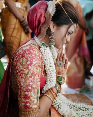Jini Sundarraj Instagram - Outfit 3: MUHURTHAM ✨
.
.
And that’s how I became a Telugu ammayi forever, without even knowing the language... 8.11.2024 ❤️
.
.
@magicmomentsphotography.in