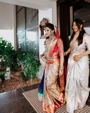 Jini Sundarraj Instagram - Outfit 3: MUHURTHAM ✨
.
.
And that’s how I became a Telugu ammayi forever, without even knowing the language... 8.11.2024 ❤️
.
.
@magicmomentsphotography.in