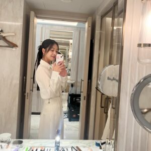 Jo Bo-ah Instagram - (ง •̀_•́)ง 🎄