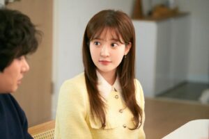 Jo Soo-min Instagram - "전요, 결혼에도 자격이 있다고 생각해요
상대방을 신뢰할 수 있고, 책임질 수 있고, 온전히 자신을 내어줄 때  자기도 충분히 행복감을 느끼는 사람들이 해야 한다고 봐요"

이건 제가 가장 좋아하는 하나 대사인데요….!
많은 분들께 결혼에 대한 많은 생각이 들게 만들었던 의미 있는 대사였던 것 같습니다

하나는 마음의 문을 열게 해준 따듯한 마음의 철희와 행복한 미래를 꿈꾸게 되었는데요
드라마 시청해주신 모든 분들께도 내 마음을 알아주는 마음이 따듯한 분들이 주변에 가득했으면 하는 바램입니다🤍
어떠한 관계든 진정한 내편이 있다는 건 참 행복한 일이니까요☺️
모두들 따듯한 연말 보내시구 저희 드라마 시청해주셔서 감사합니다💛
여러분 하나가 사랑한다구 전해달래요오🧡🧡🧡
사랑해YOU🥰