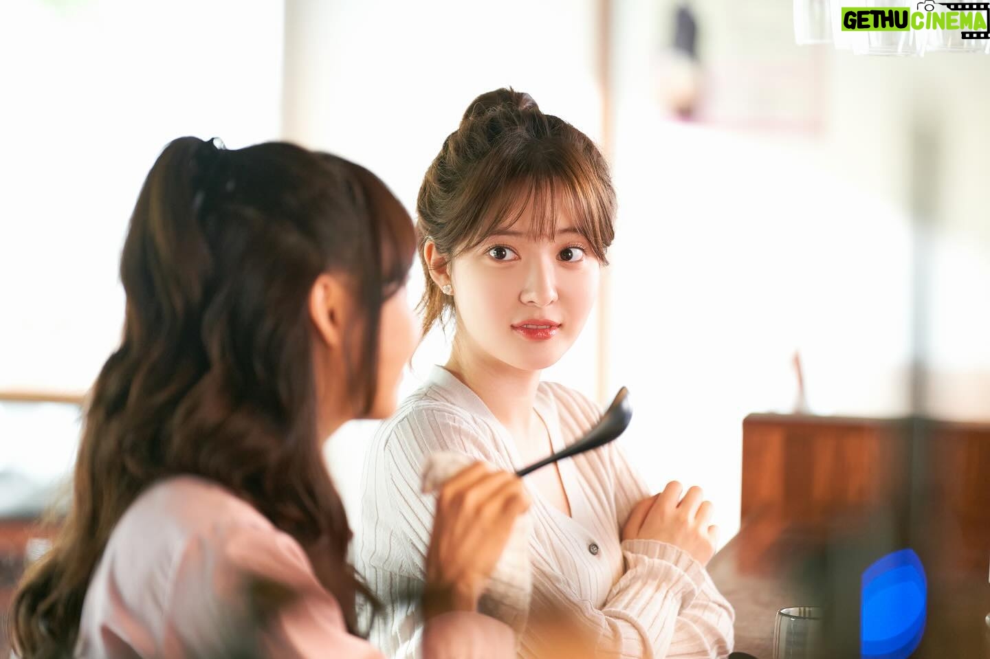 Jo Soo-min - 120.7K Likes - "전요, 결혼에도 자격이 있다고 생각해요
상대방을 신뢰할 수 있고, 책임질 수 있고, 온전히 자신을 내어줄 때 자기도 충분히 행복감을 느끼는 사람들이 해야 한다고 봐요"
이건 제가 가장 좋아하는 하나 대사인데요….!
많은 분들께 결혼에 대한 많은 생각이 들게 만들었던 의미 있는 대사였던 것 같습니다
하나는 마음의 문을 열게 해준 따듯한 마음의 철희와 행복한 미래를 꿈꾸게 되었는데요
드라마 시청해주신 모든 분들께도 내 마음을 알아주는 마음이 따듯한 분들이 주변에 가득했으면 하는 바램입니다🤍
어떠한 관계든 진정한 내편이 있다는 건 참 행복한 일이니까요☺️
모두들 따듯한 연말 보내시구 저희 드라마 시청해주셔서 감사합니다💛
여러분 하나가 사랑한다구 전해달래요오🧡🧡🧡
사랑해YOU🥰