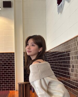 Jo Soo-min Instagram - 추우니까 요새 푹 빠진 따듯한 이 노래🎵✨