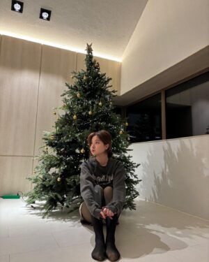 Jo Soo-min Instagram - Merry Christmas🎄🤍to my Genie🧞‍♂️💛