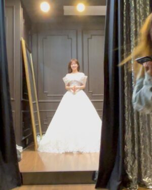 Jo Soo-min Instagram - 하나의 드레스 입어보깅💍
