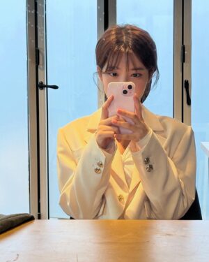 Jo Soo-min Instagram - 하나 소중 모먼트🩷