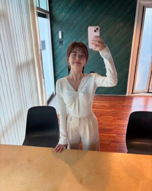 Jo Soo-min Instagram - 하나 소중 모먼트🩷