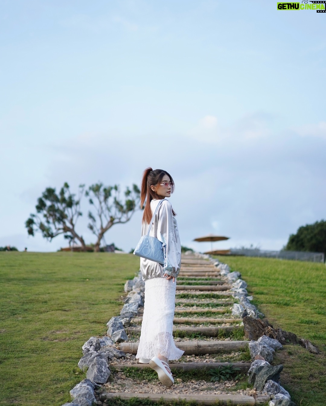 Joey Leong - 7.8K Likes - 2025 kicked off with
work cranked up to the max
the busier it gets
the more these travel memories shine
till next round ᯓ ✈︎
swipe to find the sheep with a ♡ on its forehead
did she find me, or I found her? either way, cute
#monjam #joeyleonginchiangmai #goinguphill