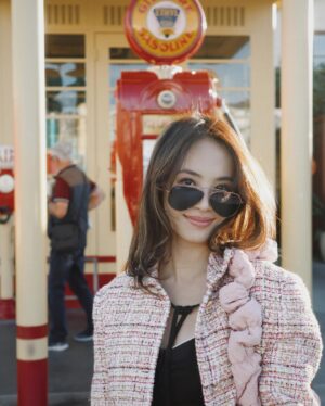 Jolin Tsai Instagram - 超市 錄音室 會議室 化妝室 臥室 的循環
😀😀😀