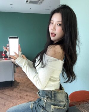 JooE Instagram - 