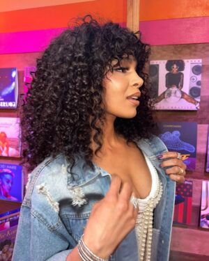 Jordin Sparks Instagram - I LOVED this week’s 80’s episode of #RollerJam—I got to meet the beauty that is @debbiegibson! We hit it off right away. Annnnd it is one of my favorite looks! Glam girlies did their thing as per usual: @kimoramulan & @jenniferjocelyn 💋