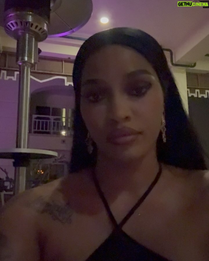 Joseline Hernandez - 105.8K Likes - Getting a baby put in me this year going to be easy π€π
With this sexy #cavalli Number π
May you have lots of health,luck,money this year π°