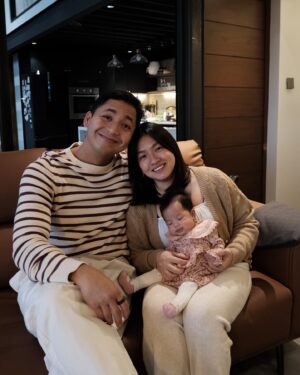 Joyce Ching Instagram - It’s Oli’s first Christmas. 🥹🫶🏼 Merry Christmas everyone! 🎄

P.S. Yan na talaga ang best na nakayanan namin 🤣